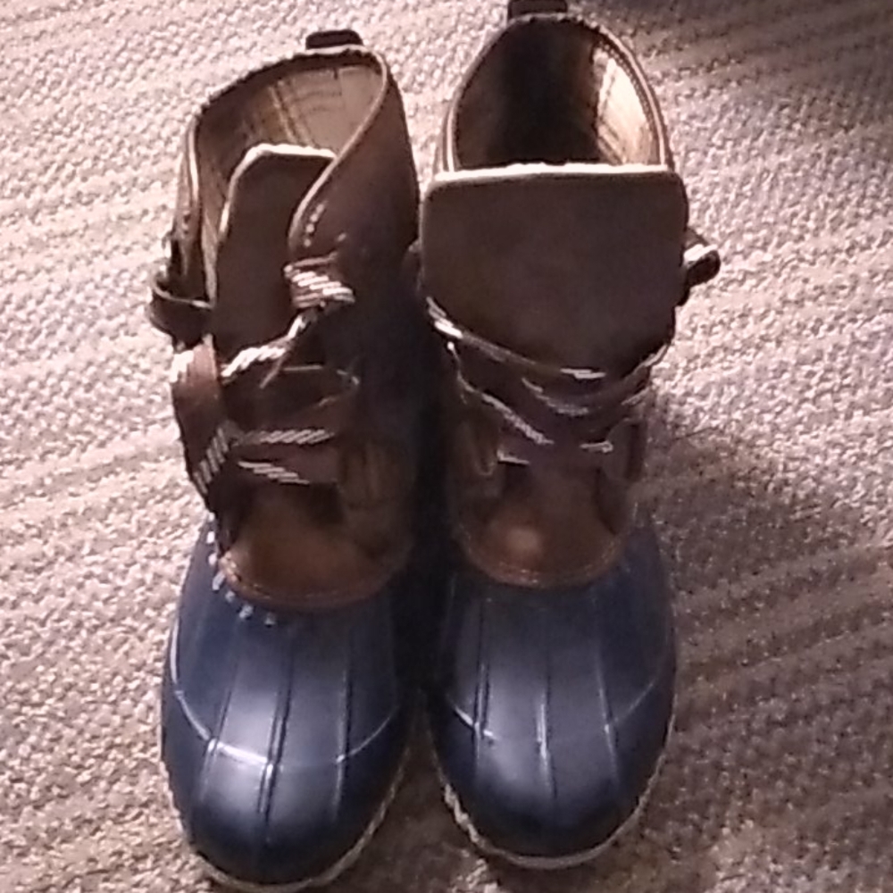 Magellan woman boots size 10, brown and navy blue